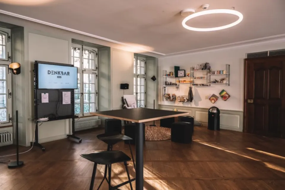 Unsere Denkbar: Workshopraum in Bern mieten. Mitten in der Altstadt. 